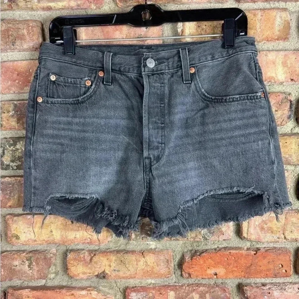 Levi’s 501 HR shorts EUC Size 29
